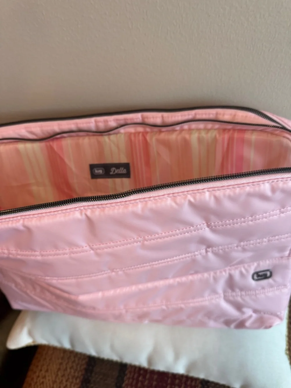 BUBBLE PINK LUD Delta crossbody 17 inch Laptop carry bag